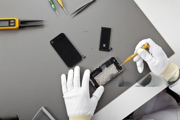 Cracking Open the Case: Unveiling Apple's Stance on iPhone Repairability